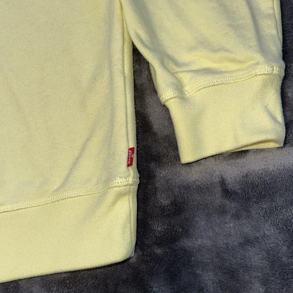 Levi’s Crewneck - Picture 4 of 9